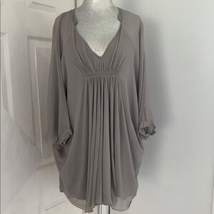 Diane Von Furstenberg Grey Flowy dress size 4